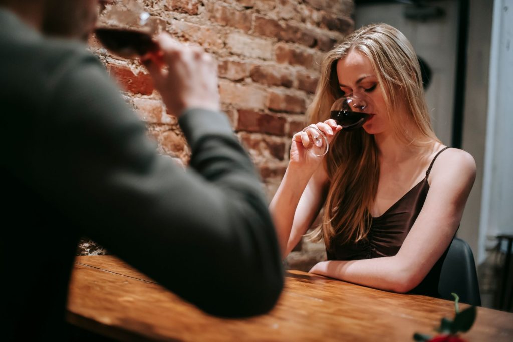 Aantrekkelijke jonge vrouw